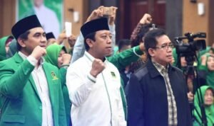 Ketua Umum DPP PPP romahurmuziy tengah