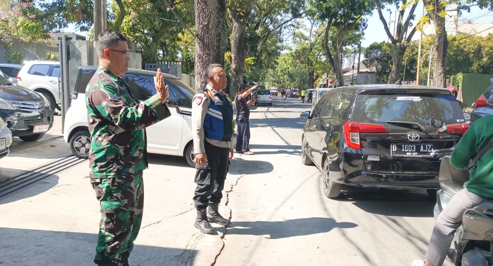 Bhabinkamtibmas Husein Polsek Cicendo Bersinergi Pengamanan Giat Kebaktian di Gereja Sukawarna