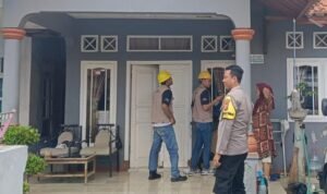 Kawal Petugas PLN Polsek Cikoneng Sampaikan Juga Himbauan Kamtibmas