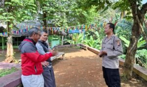 Datangi Tokoh di Goler, Anggota Polsek Cimaragas Koorkom Kamtibmas Jelang Pilkada Serentak