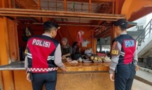Cegah Penimbunan Bahan Pokok, Sat Samapta Polres Ciamis Patroli di Pasar Manis Ciamis