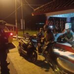 Perkuat Sinergitas, Satuan Samapta Polres Ciamis Beri Binluh ke Warga Saat Ngeronda Malam