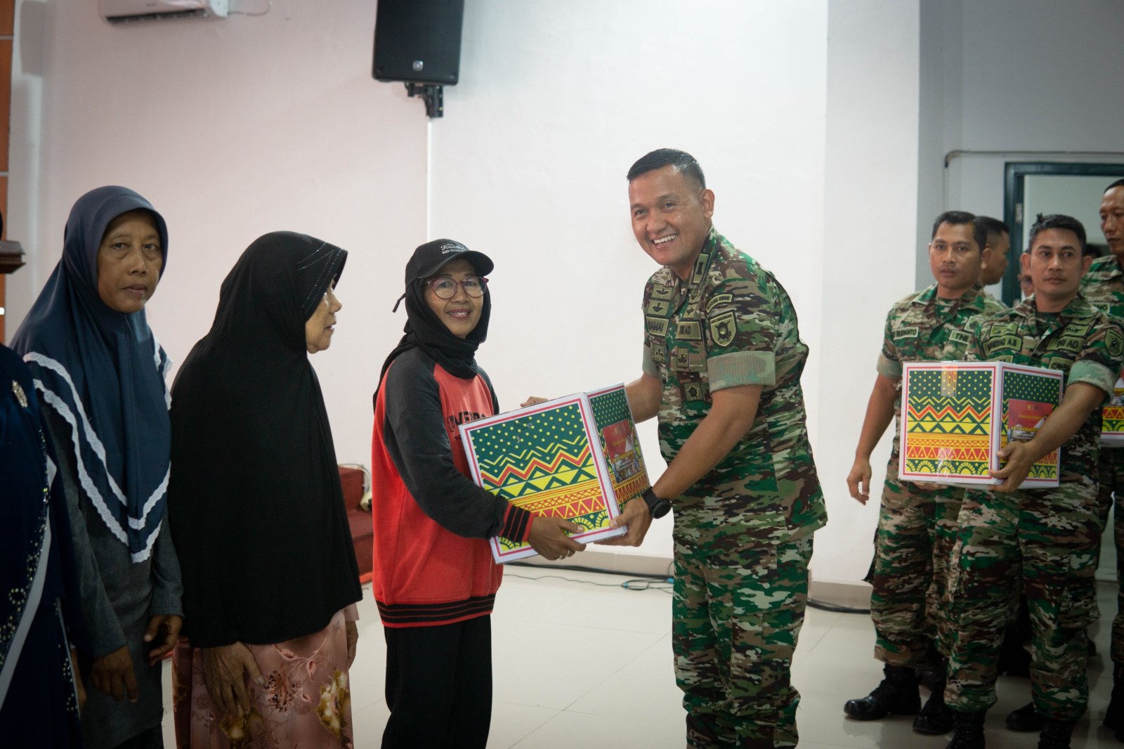 Bhakti Kesehatan Pembagian Sembako Dan Makan Gratis Dalam Rangka HUT Ke 79 Tentara Nasional Indonesia