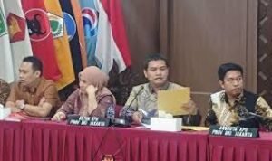 Polsek Cikoneng Polres Ciamis Bareng Warga Kerja Bakti Bersihkan Sungai Cigayam Dari Sampah