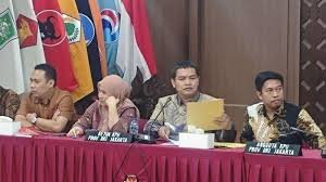 Polsek Cikoneng Polres Ciamis Bareng Warga Kerja Bakti Bersihkan Sungai Cigayam Dari Sampah