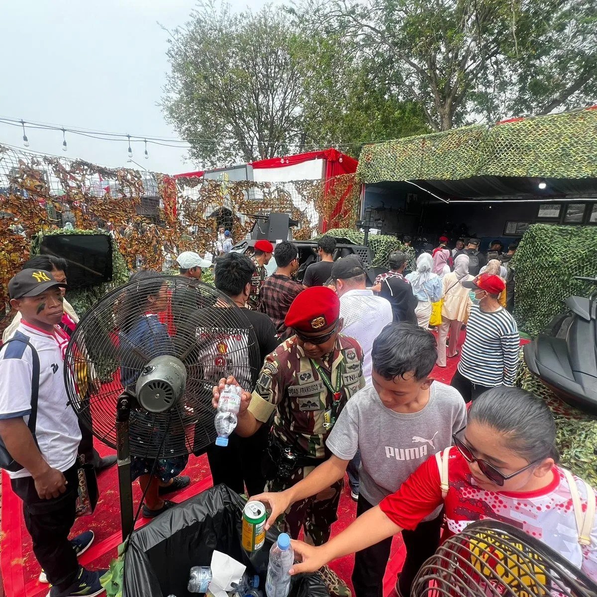 Tak Hanya Antusias, Pengunjung Stand Kopassus di Matra Fair Juga Peduli Lingkungan.