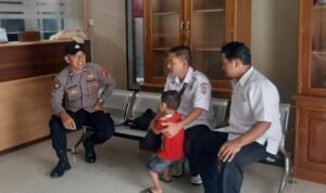 Cipta Kondisi, Polsek Banjarsari Polres Ciamis Datangi Warga di Desa Sindanghayu Cipta Kondisi, Polsek Banjarsari Polres Ciamis Datangi Warga di Desa Sindanghayu