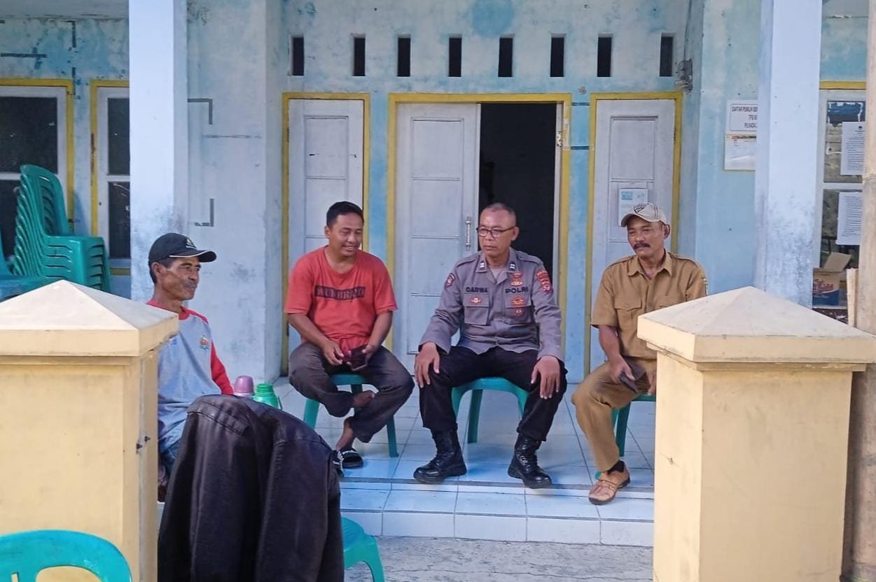 Kawal Pilkada Damai Polsek Cikoneng Cooling System ke Warga Cidolog