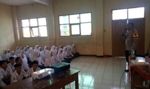 Polsek Cikoneng Polres Ciamis Datangi MTs Budiasih Binluh Bahaya Kenakalan Remaja