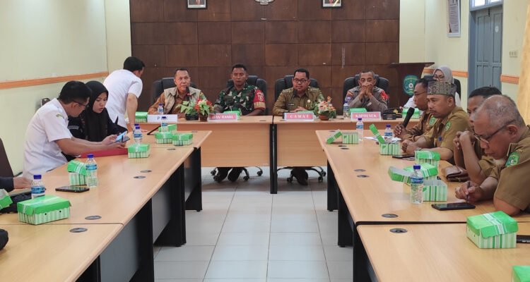 Babinsa Muara Jawa Hadiri Rapat Penetapan Agaka Jelang Pilkada Serentak