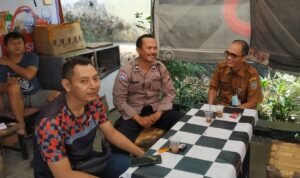 Cipkon Pilkada 2024, Polsek Cimaragas Polres Ciamis Cooling System Bersama Warga Gandapura