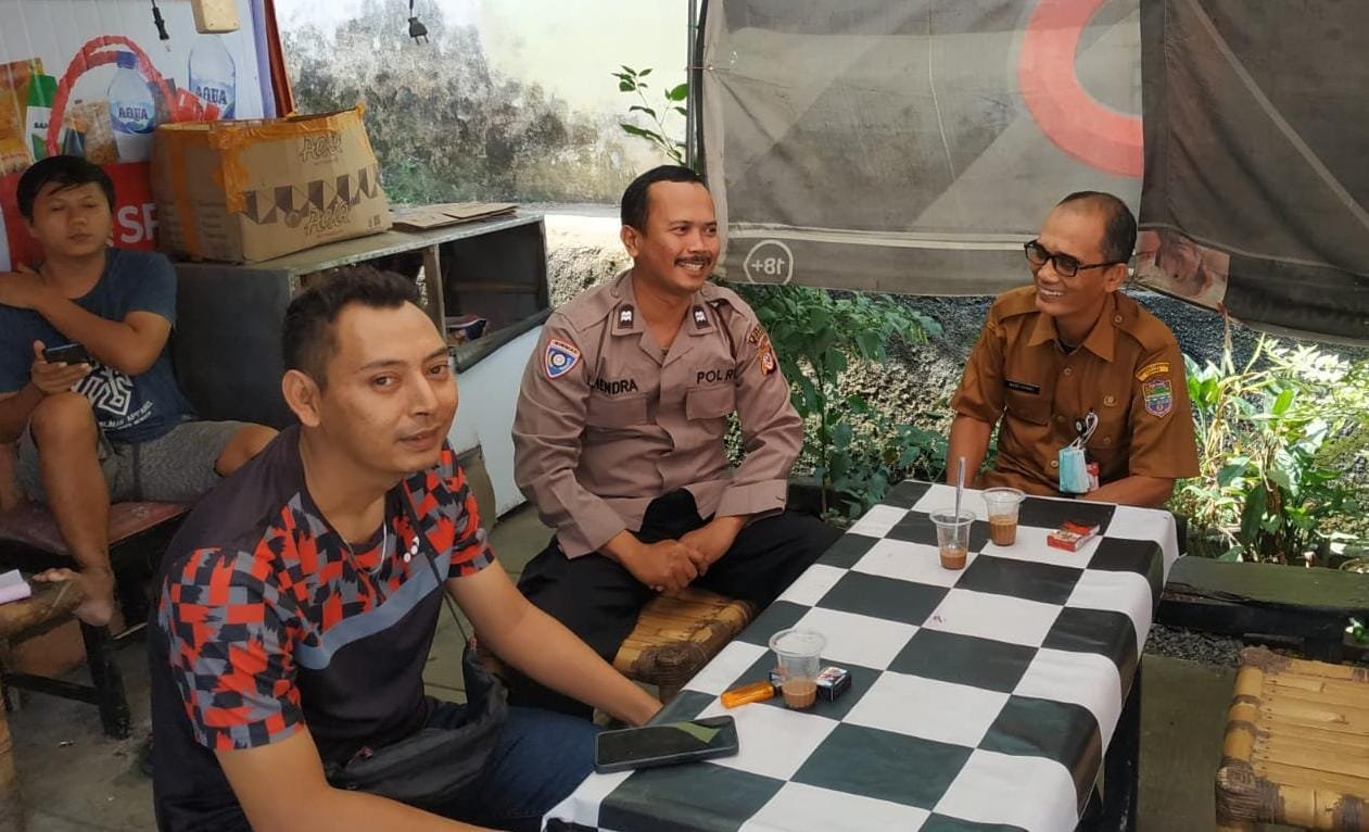 Cipkon Pilkada 2024, Polsek Cimaragas Polres Ciamis Cooling System Bersama Warga Gandapura