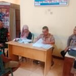 Polsek Sukadana Koorkom Kamtibmas di Kantor Desa Bunter Wujudkan Pilkada Serentak 2024 Aman