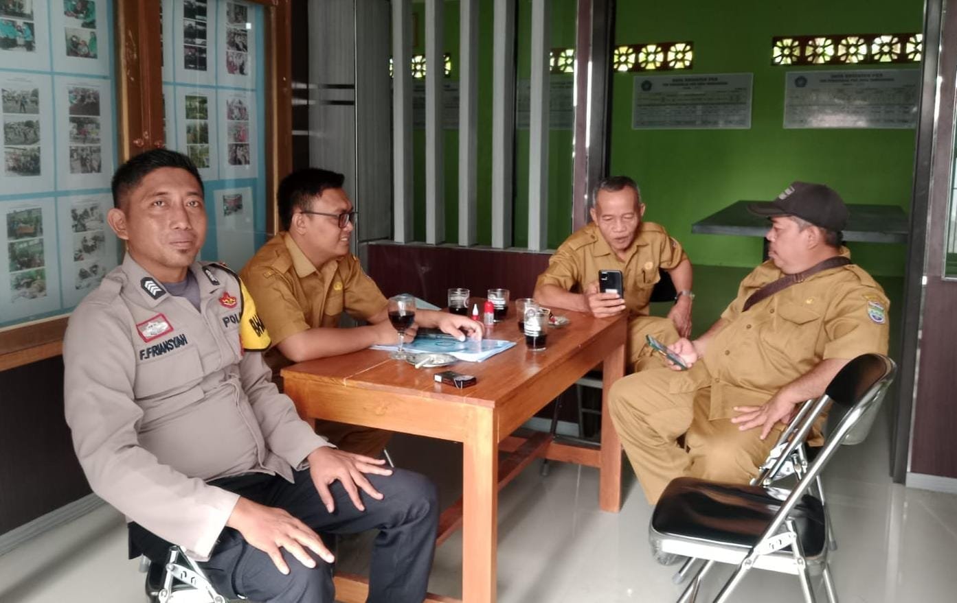 Perkuat Sinergitas, Polsek Lakbok Polres Ciamis Patroli Kamtibmas ke Perangkat Desa Tambakreja