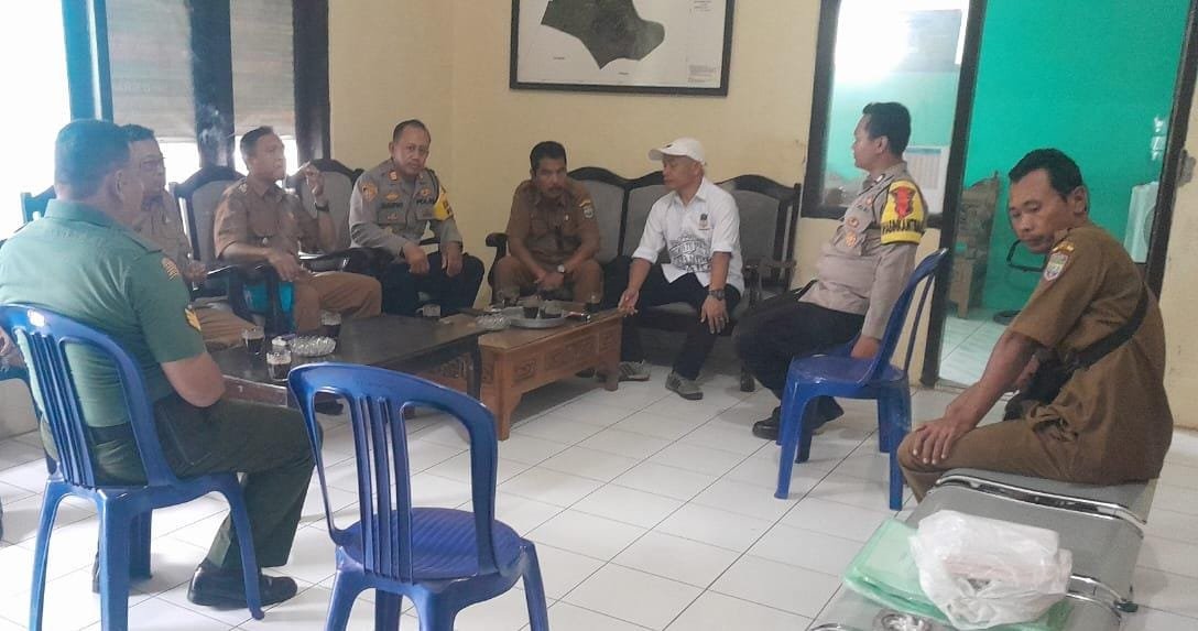 Datangi Kantor Desa, Polsek Lakbok Koorkom Kamtibmas Jelang Pilkada 2024 di Cintaratu