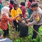 Kapolsek Kawali AKP Iis Yeni Idaningsih Tak Sungkan Turun Bareng Warga Bersihkan Sungai