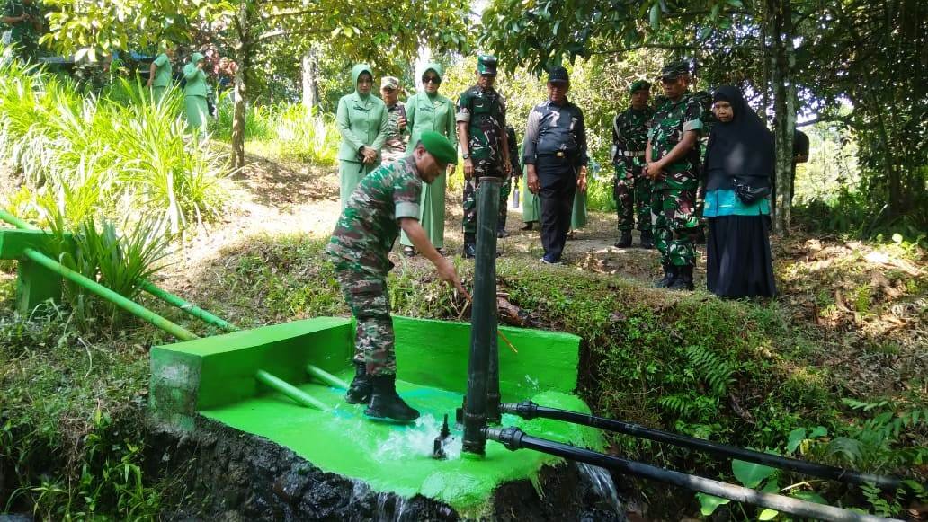 Pangdam Zamroni Tinjau Pompa Hidram dan Ikuti Ritual Air Suci di Taman Narmada