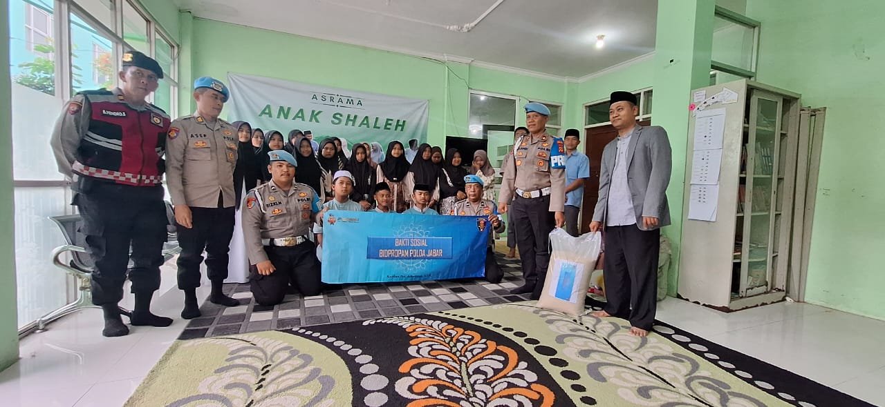 Bid Propam Polda Jabar Bakti Sosial di Yayasan Panti Asuhan Anak Shaleh