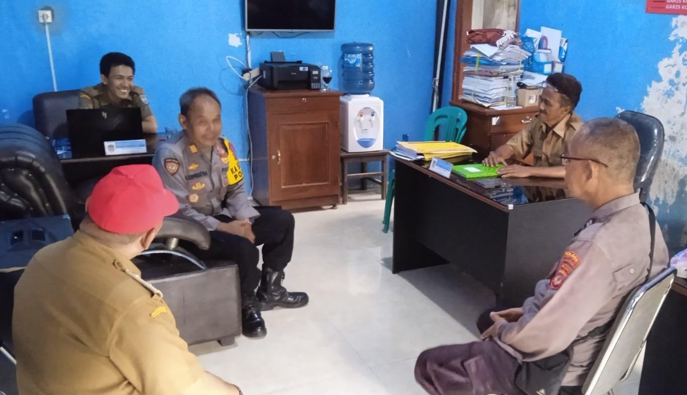 Datangi Kantor Desa, Anggota Polsek Rancah Koorkom Kamtibmas Jelang Pilkada Serentak