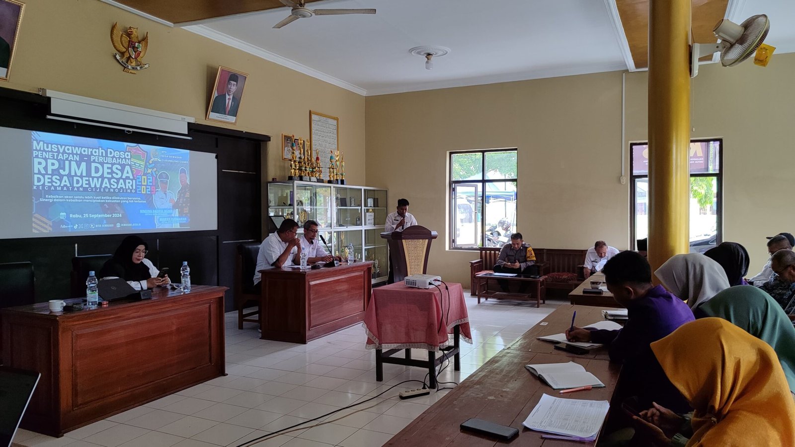 Polsek Cijeungjing Polres Ciamis Ikuti Proses Penetapan RPJMDes di Desa Dewasari