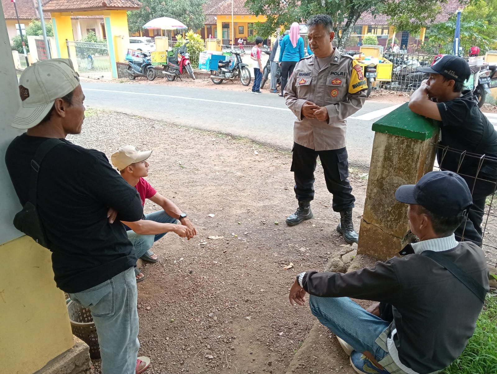 Perkuat Sinergitas, Polsek Sukadana Polres Ciamis Koorkom Pekat ke Warga Desa Ciparigi