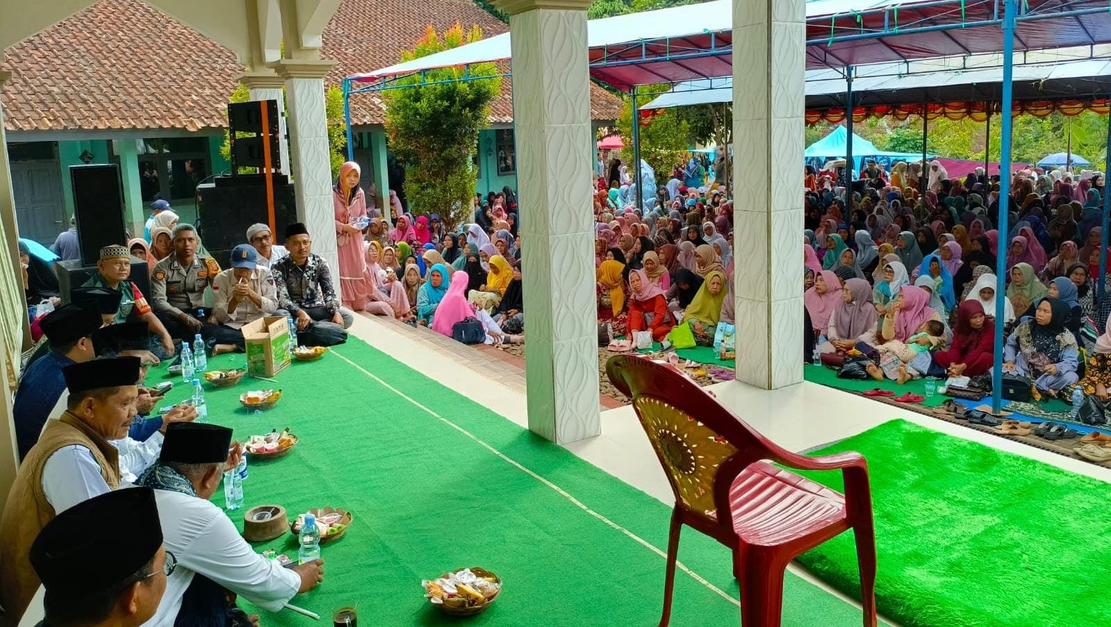 Polsek Ciamis Polres Ciamis Hadiri Pengajian Rutin Bulanan di Masjid Al Mujahidin