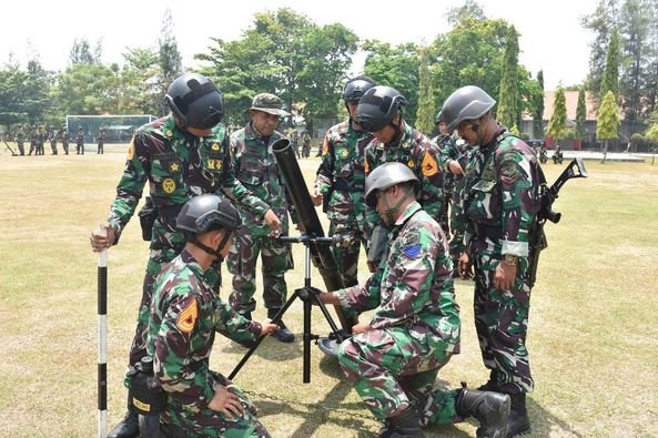 Prajurit Yonif 5 Marinir Beri Pembekalan Kepada Taruna AAL Korps Marinir Dengan Materi Senbanif