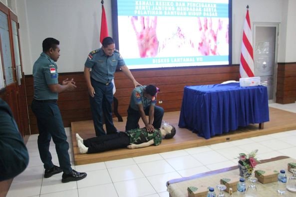 Cegah Penyebaran Monkey Pox dan Penyakit Jantung Prajurit Yonmarhanlan VII Kupang Ikuti Sosialisasi Kesehatan