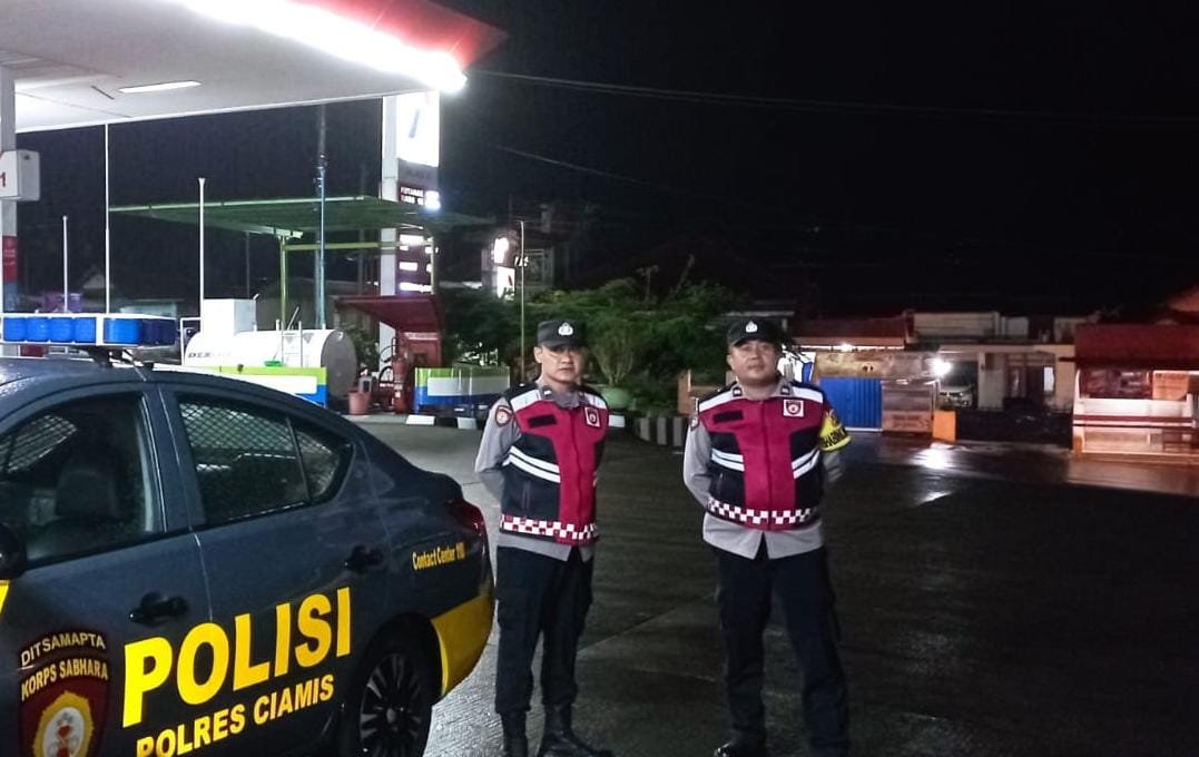 Berikan Rasa Aman, Personel Polsek Kawali Polres Ciamis Patroli Dialogis di Malam Hari