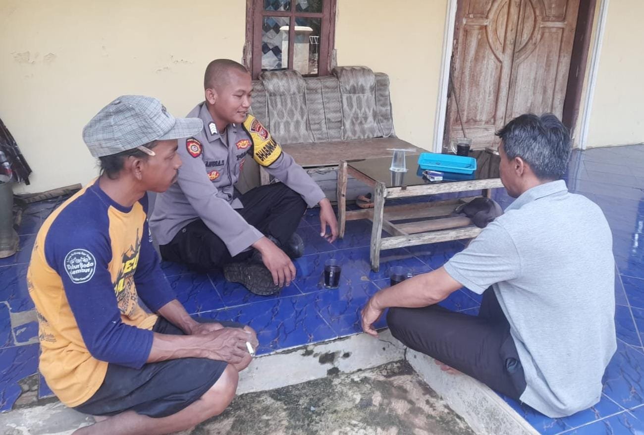 Ops Mantap Praja, Polsek Rancah Polres Ciamis Cooling System ke Tokoh Desa Kaso Tambaksari