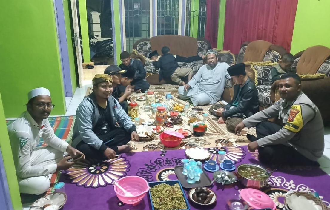 Polsek Kawali Polres Ciamis Ikuti Acara Maulid Nabi di Desa Awiluar Lumbung