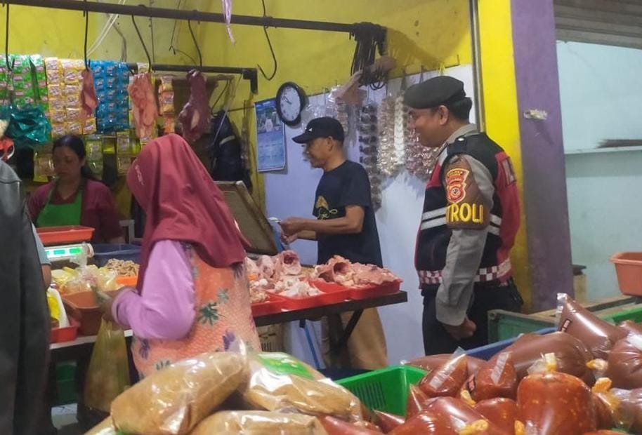 Dukung Penanganan Inflasi, Sat Samapta Polres Ciamis Patroli Bahan Pokok Cegah Penimbunan