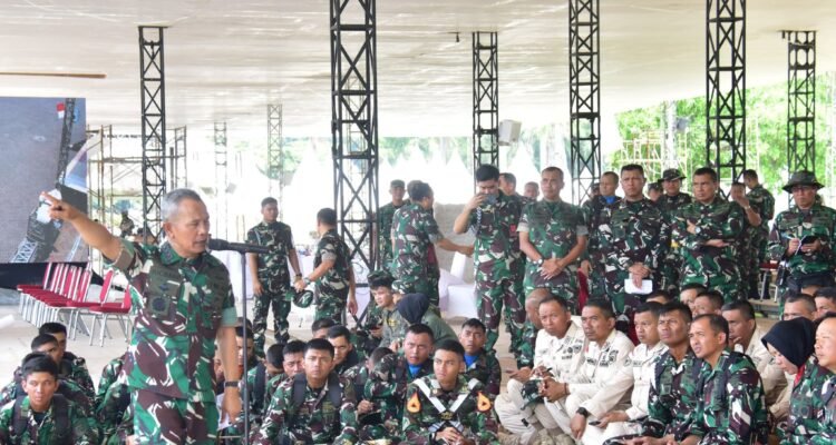 DANKORMAR TINJAU GLADI KOTOR PERTAMA LATIHAN UPACARA HUT TNI