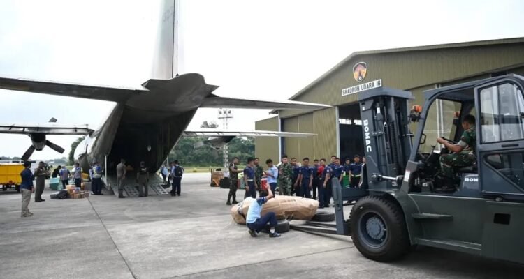 Tiga Flight Pesawat Tempur F 16 Dari Lanud Roesmin Nurjadin Terbang ke Jakarta Siap Melaksanakan Misi