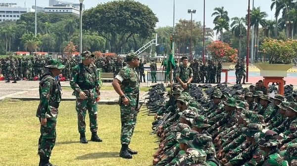 Pangkostrad Berikan Motivasi kepada Prajurit Jelang Upacara HUT ke-79 TNI