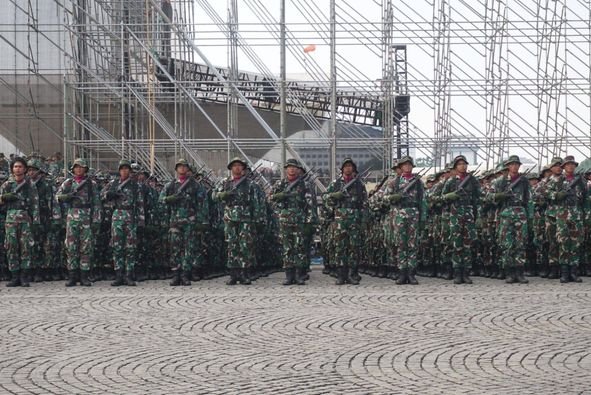 Derap Langkah Penuh Semangat, Prajurit Brigif 1 Marinir Berlatih Bela Diri Taktis (BDT) Dan Parade Langkah Deifile.