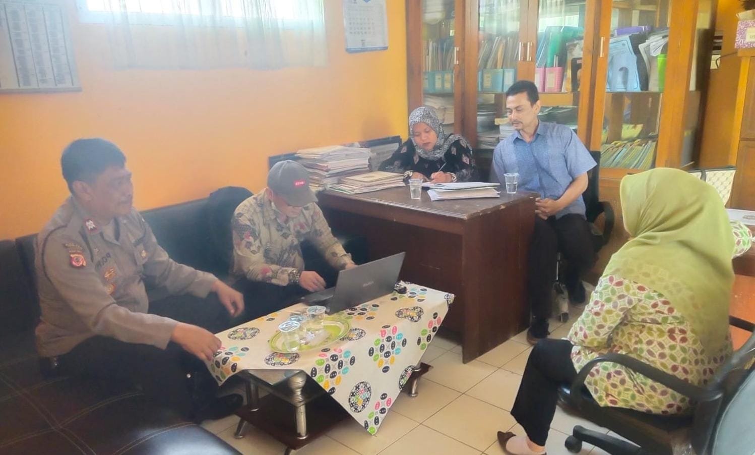 Ops Mantap Praja, Polsek Cikoneng Polres Ciamis Patroli Dialogis Koorkom ke Perangkat Desa Sukaraja