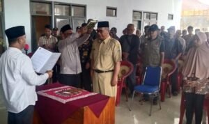 Jaga Kondusifitas Pelantikan PJ Kades Polsek Pamarican Siaga di Kantor Desa Jaga Kondusifitas Pelantikan PJ Kades Polsek Pamarican Siaga di Kantor Desa