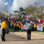 Polsek Cimaragas Polres Ciamis Bareng Warga Kerja Bakti Bersihkan Sampah di Taman Terminal