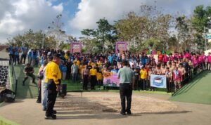 Polsek Cimaragas Polres Ciamis Bareng Warga Kerja Bakti Bersihkan Sampah di Taman Terminal