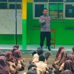 Police Go To School, Polsek Cisaga Polres Ciamis Beri Penyuluhan ke Siswa di MI 2 Cisaga