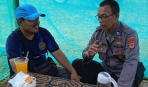 Kanit Binmas Polsek Rancah Ajak Warga Situmandala Jaga Kondusivitas Jelang Pilkada Serentak 2024 Kanit Binmas Polsek Rancah Ajak Warga Situmandala Jaga Kondusivitas Jelang Pilkada Serentak 2024