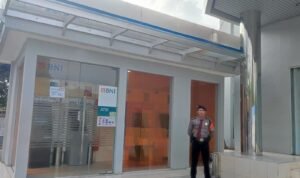 Cegah Tindak Kriminalitas, Anggota Satuan Samapta Polres Ciamis Bersiaga di BNI Ciamis Cegah Tindak Kriminalitas, Anggota Satuan Samapta Polres Ciamis Bersiaga di BNI Ciamis