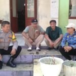 Datang ke Tokoh Masyarakat, Anggota Polsek Kawali Koorkom Kamtibmas Jelang Pilkada Serentak