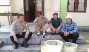 Datang ke Tokoh Masyarakat, Anggota Polsek Kawali Koorkom Kamtibmas Jelang Pilkada Serentak