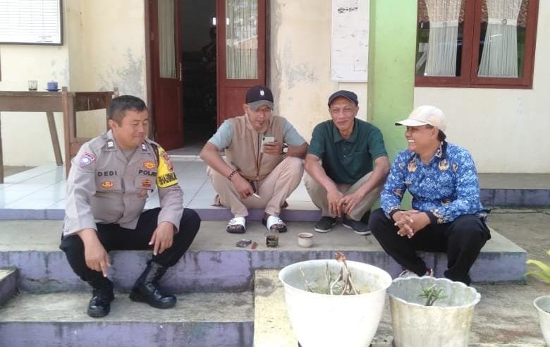 Datang ke Tokoh Masyarakat, Anggota Polsek Kawali Koorkom Kamtibmas Jelang Pilkada Serentak