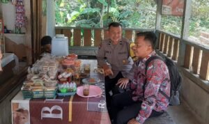 Bhabinkamtibmas Desa Margaharja Laksanakan Sambang dan Silaturahmi dalam Rangka Cooling System Jelang Pilkada Serentak 2024