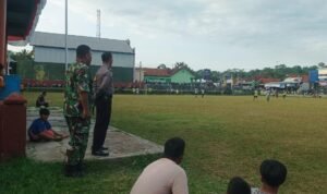 Polsek Ciamis Polres Ciamis Amankan Semi Final Sepak Bola Antar Pemuda di Desa Sadananya