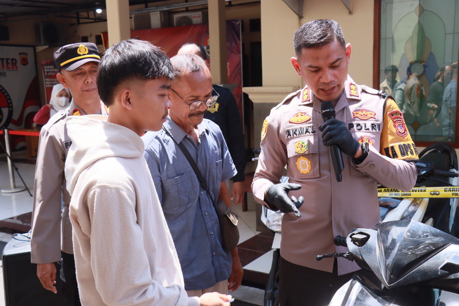 Kapolres Ciamis Pinjam Pakaikan BB Ranmor ke Korban Pembegalan di Ciamis