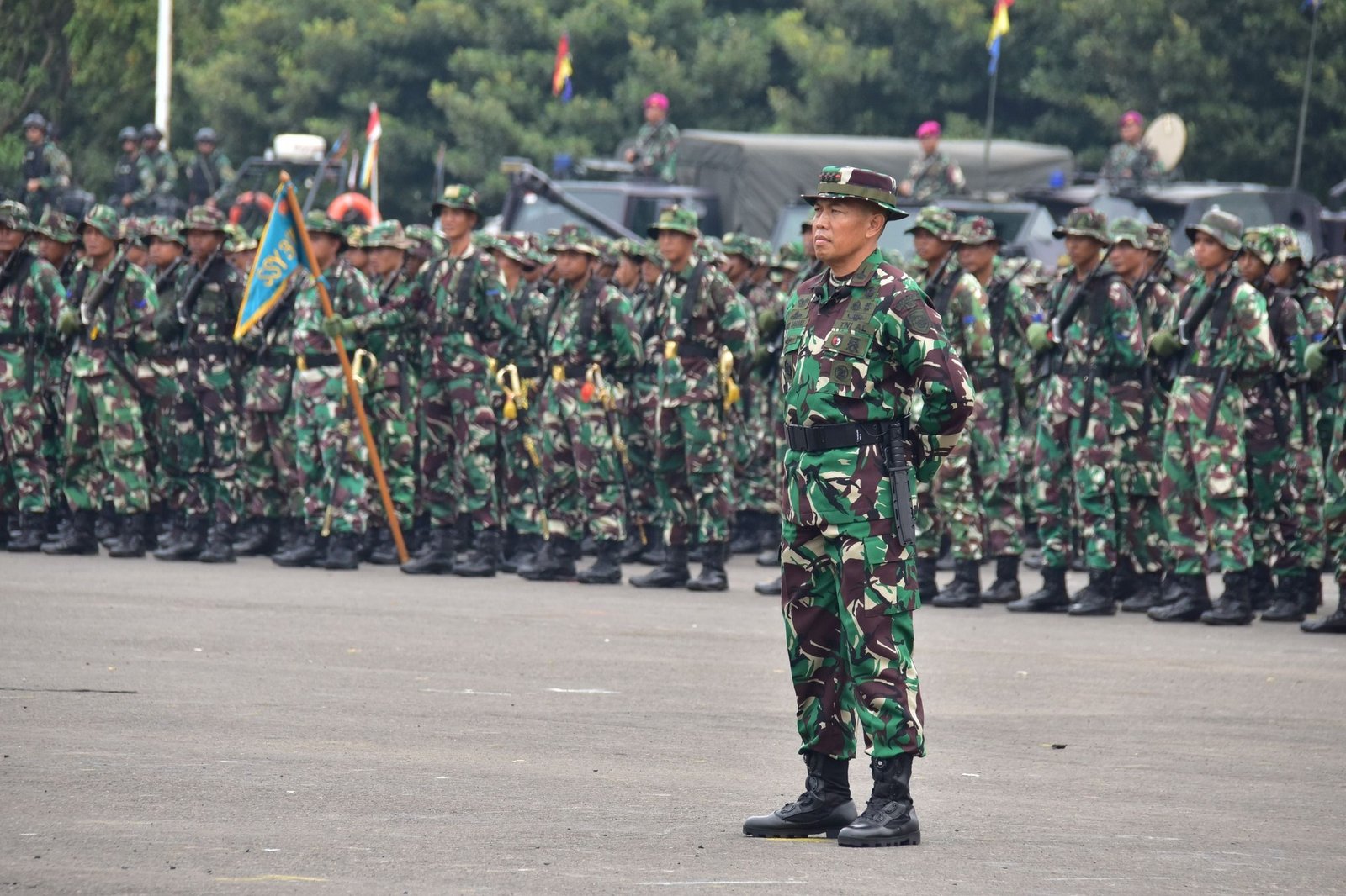 DANKORMAR HADIRI PELEPASAN KONTINGEN UPACARA TNI ANGKATAN LAUT